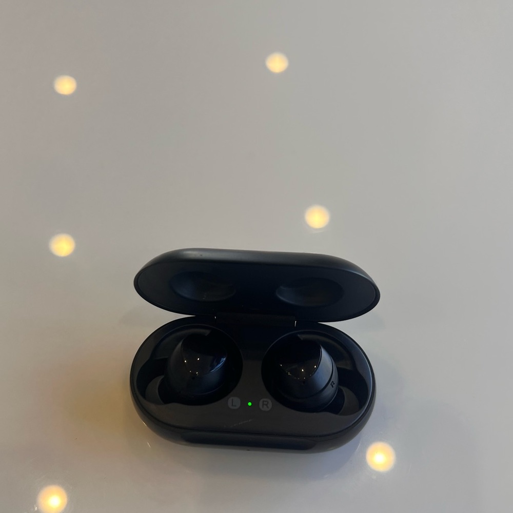 Samsung Galaxy Black Buds wireless headphones (Like New)